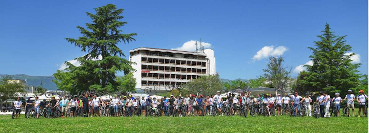 CERN Critical Mass group picture, people with bikes